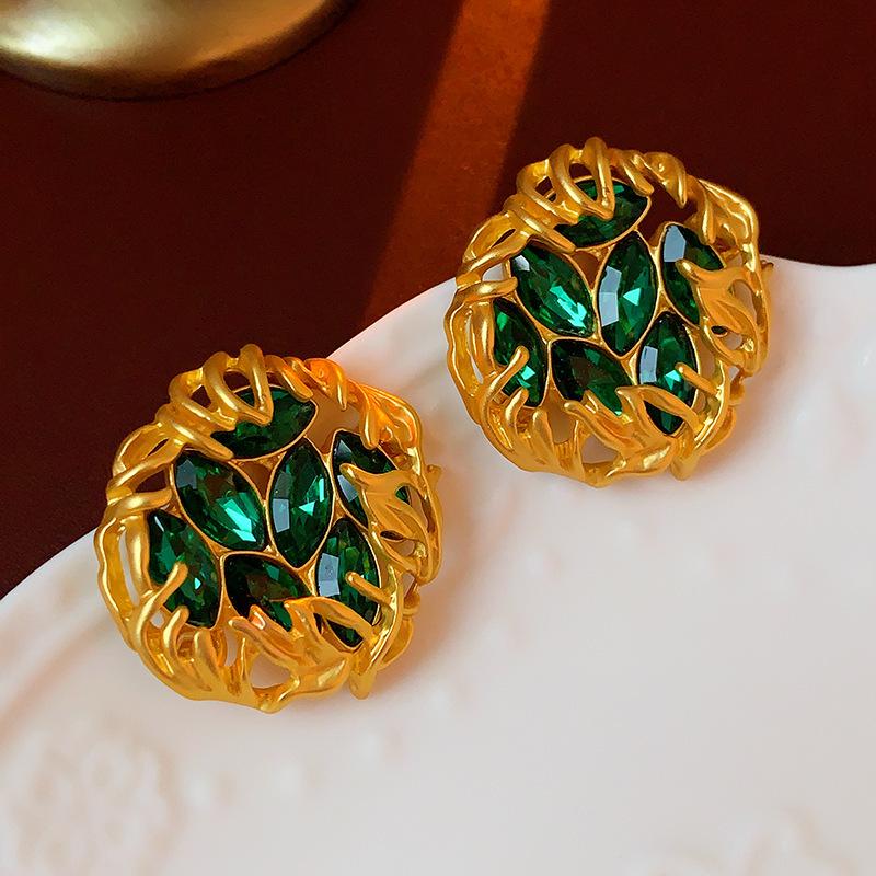 Vintage medieval exaggerated earrings women, fashionable retro high-end earrings literary light luxury temperament earrings