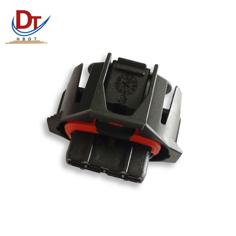 Automotive Wiring Harness Connector 1928403736 - Plastic Plug-In Component, Domestic Type with Plastic Shell