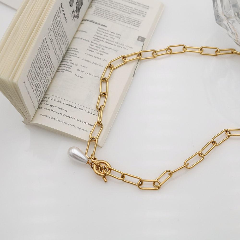 Fashion Temperament Ot Buckle Pearl Pendant Necklace Women'S Light Luxury Niche Geometric Pearl Collarbone Chain