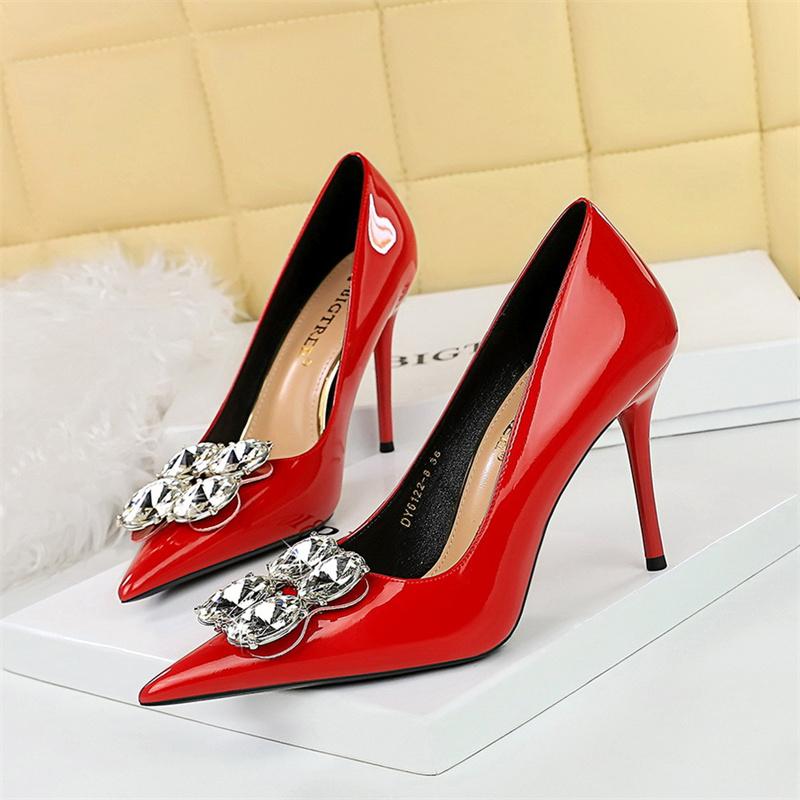 2025 New Luxury Pointed Toe Thin High Heels Big Rhinestone Buckle Design Women Patent Leather Stilettos Party Single Shoes