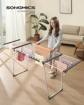LLR522WK01 Wäscheständer, Stehende Wäscheleine, Ausziehbare Flügel, 22 m Trockenfläche, mit Sockenhalter, Faltbar, Perlmuttweiß und Taubengrau