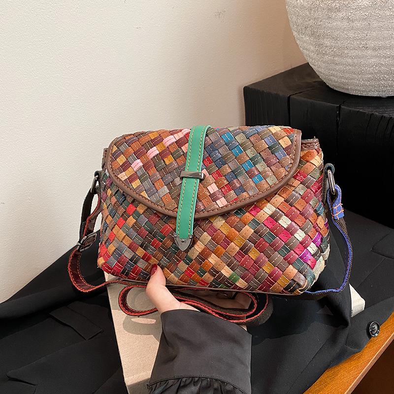 Niche handwoven bag femininity versatile color woven shoulder messenger bag premium pillow bag