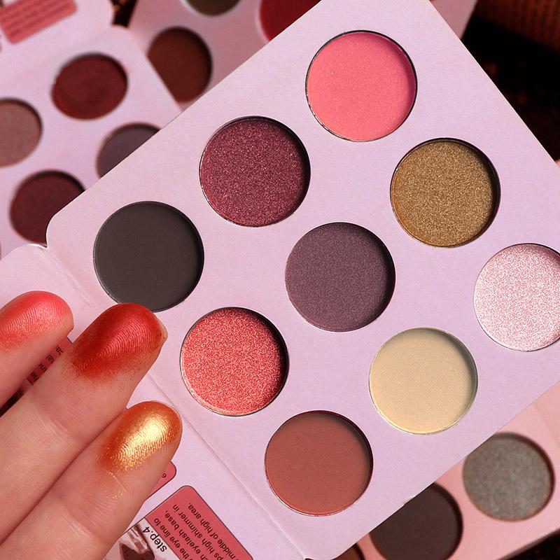 

Палитра водостойких теней для век