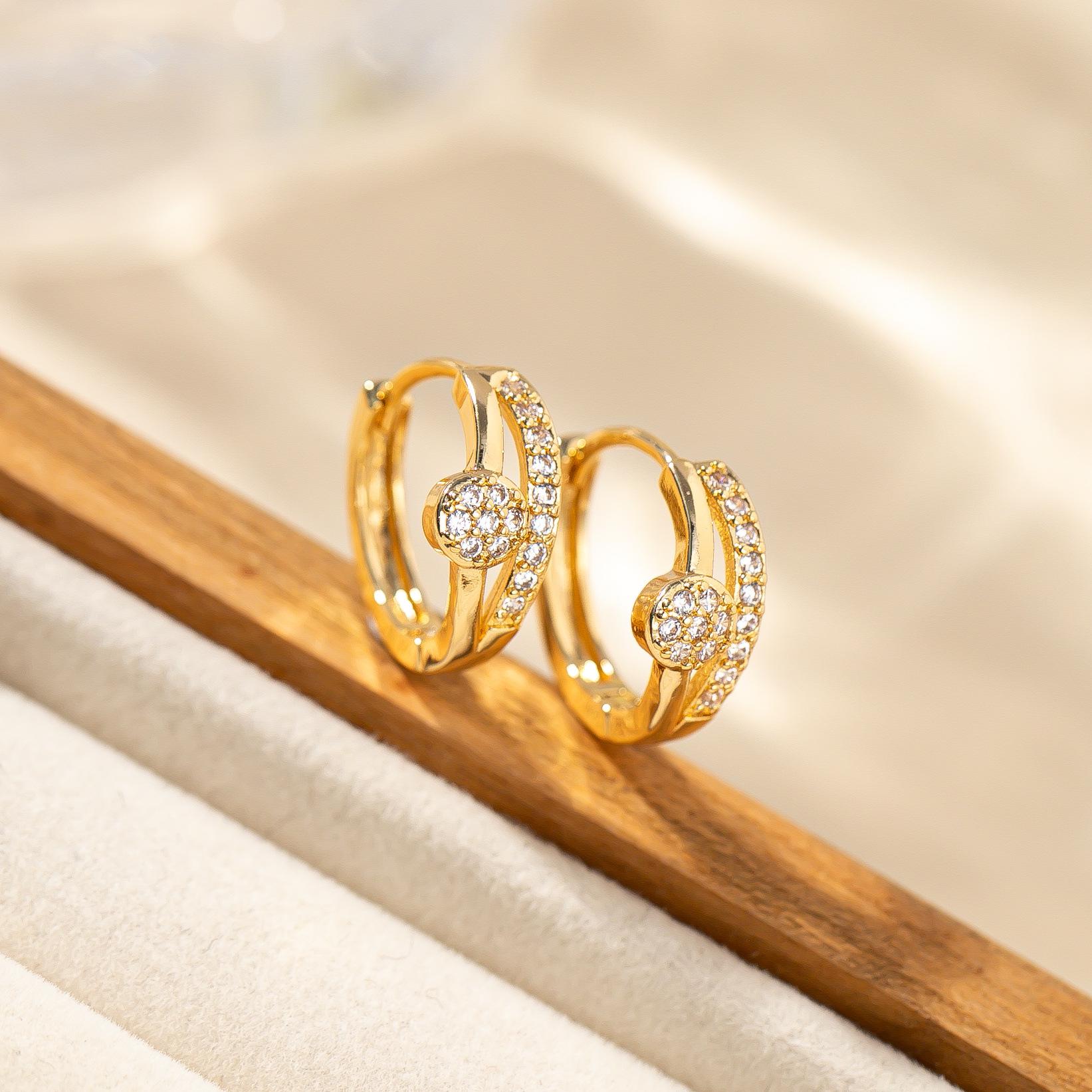 Korean Style Rhinestone Ear Cuff Stud Earrings - Elegant Light Luxury Design