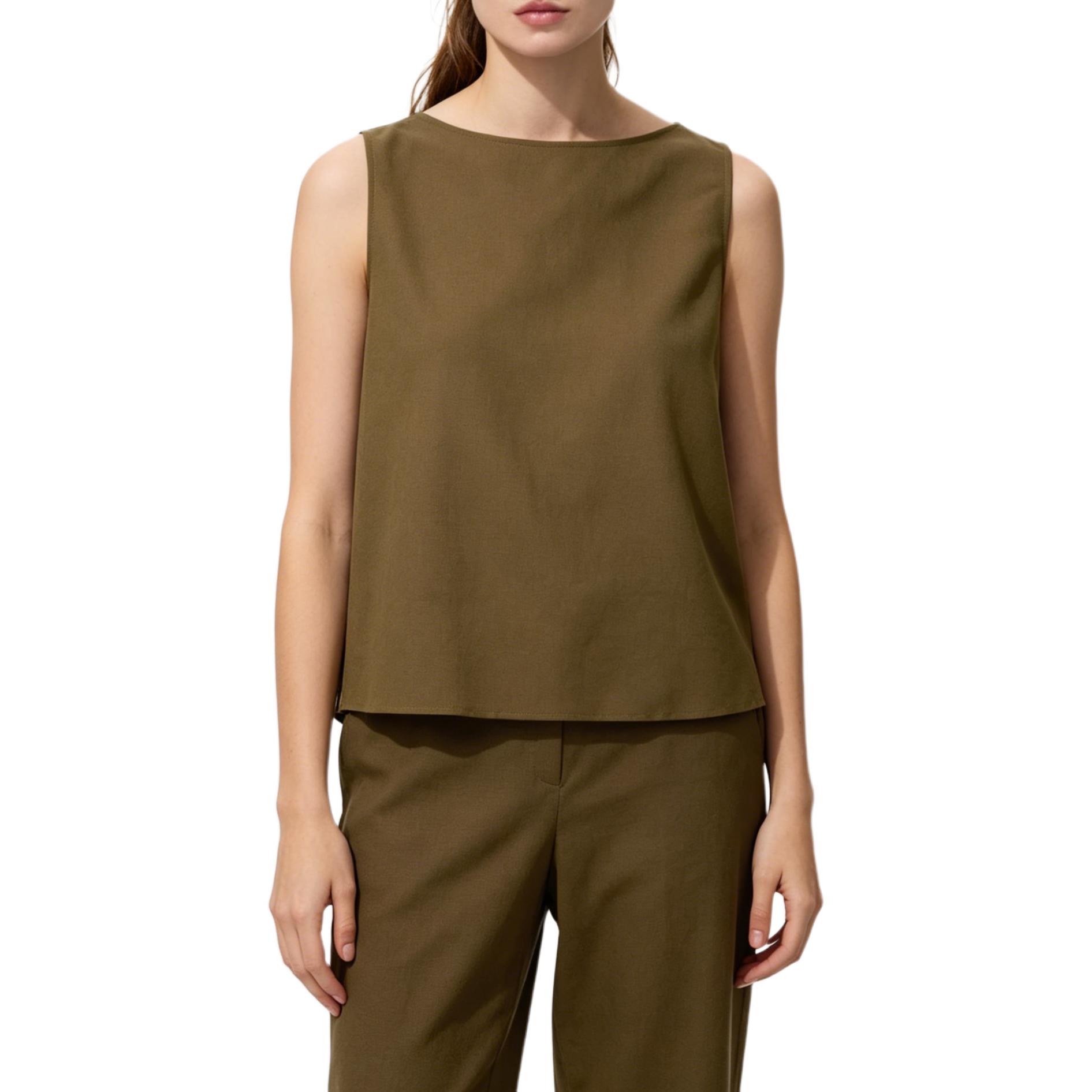 UNIQLO Round Neck Solid Color Short