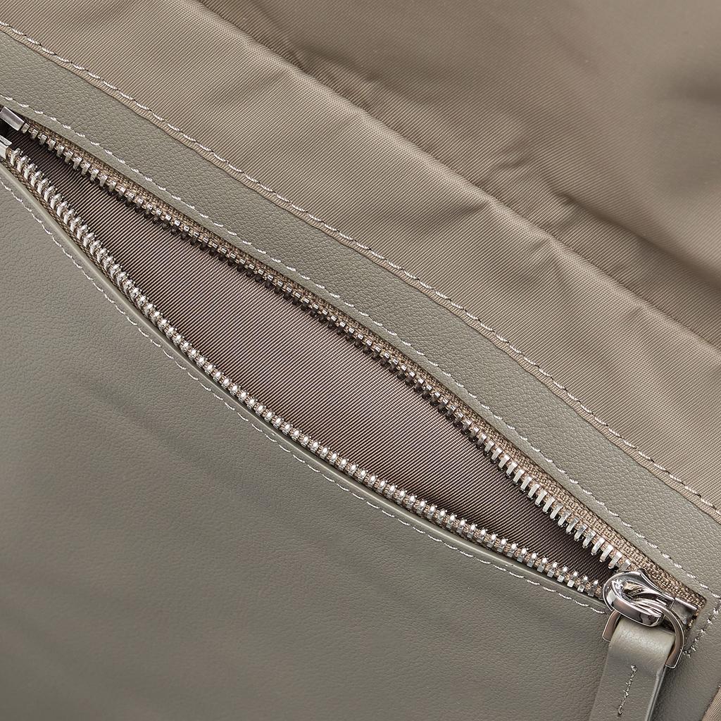 Nylon z recyklingu x Skóra bydlęca Wrap Rozmiar Greige [Isaac] Plecak, Skóra, Plecak, S, Damski, 2001005, (26)