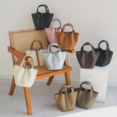 Borsa Tote a Secchiello in Vera Pelle Nera con Motivo Litchi per Donna