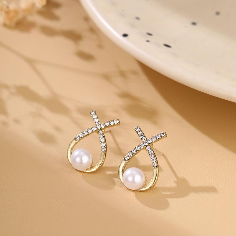 

Серьги-пусеты из серебра 925 пробы в корейском стиле с крестом, жемчугом и бриллиантами - Универсальные и изысканные для женщин