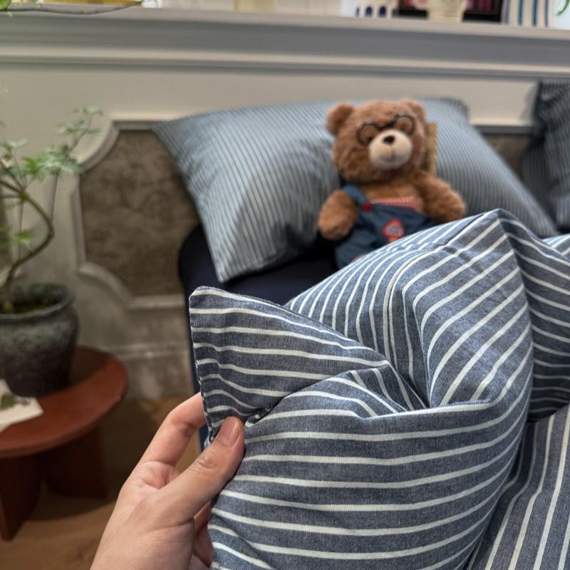 Washable Cotton Stripe Plaid Soft Bed Set: Includes Duvet Cover, Fitted Sheet & Pillowcases.