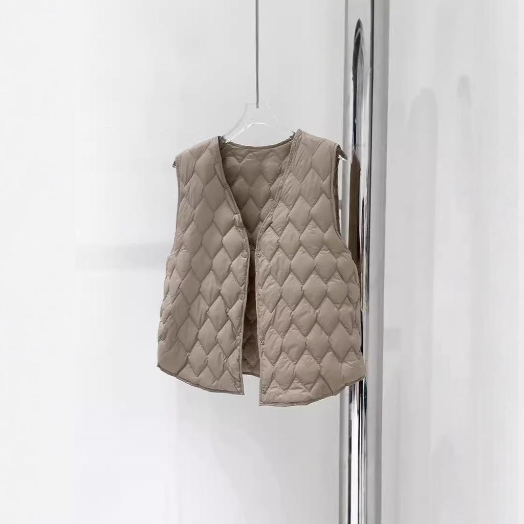 Women's Sleeveless Puffer Vest V Neck Casual Down Vest Lightweight Quilted Warm Outerwear for Autumn Winter