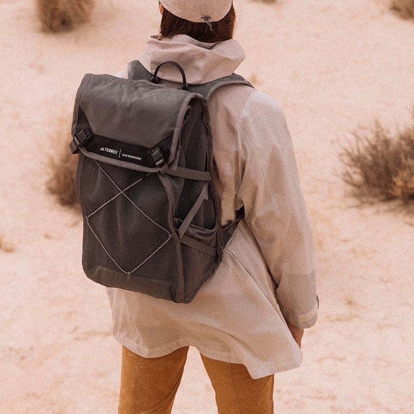 Adidas Terrex X And Wander Kolaborace SS23 Color Block Outdoorová Vodotěsná Bunda do Deště Dámská Bunda Šedá Růžová HR7144