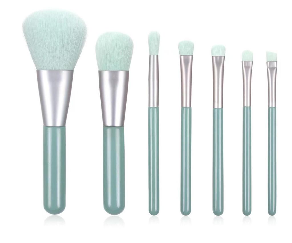 Beginner Makeup Brush Set - Includes Eyeshadow, Loose Powder, Blush, Highlighter, Concealer Brushes with Soft Bristles.