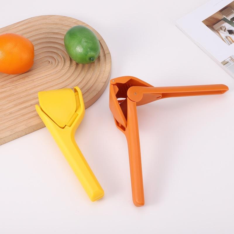 Portable Manual Lemon Squeezer Multi-Functional Juicer Small Household Food Grade Juicer Plastic Vegetable & Fruit Juicing Tools