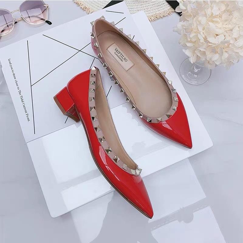 2024 Luxusní Značka Lakovaná Kůže Nýtované Vysoké Podpatky Špičaté Mělký Výkroj Plochá Podrážka Všestranné Módní Dámské Jednoduché Boty 41