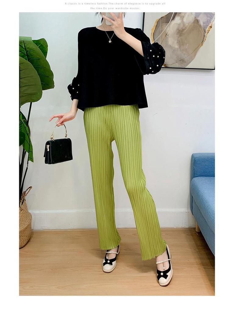 Damen Plissee Oberteil mit ausgestellten Ärmeln und Perlen-Rundhalsausschnitt