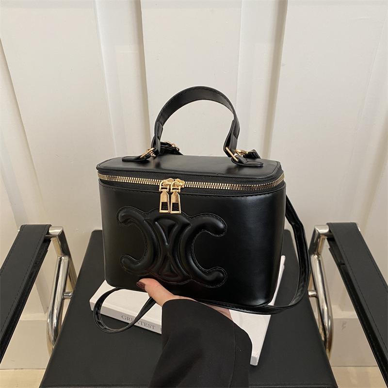 

Однотонная популярная осенне-зимняя новая модная универсальная сумка-мессенджер, женский нишевый дизайн, корейская версия, с чувством индивидуальности и продвинутости чёрный