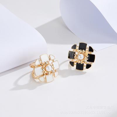 Manufacturer Spot Pearl Embellishment Black and White Checkerboard Classic Silk Scarf Buckle Internet Celebrity Same Geometric Ring