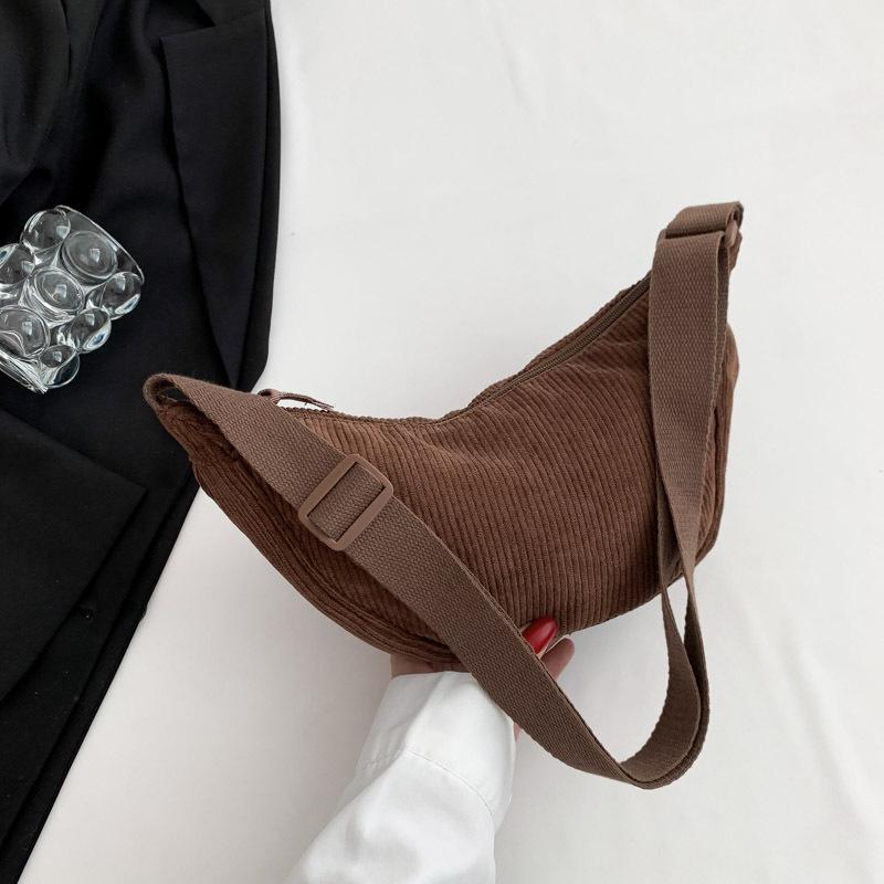 

U home messenger bag corduroy dumpling bag retro student shoulder bag new travel versatile 33*15.5*10cm темно-коричневого