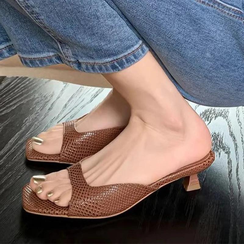 Dámské pantofle Módní šaty Boty na podpatku Značkové dámské sandály 2025 Letní lodičky Plážové žabky Luxusní Sandalias De Mujer