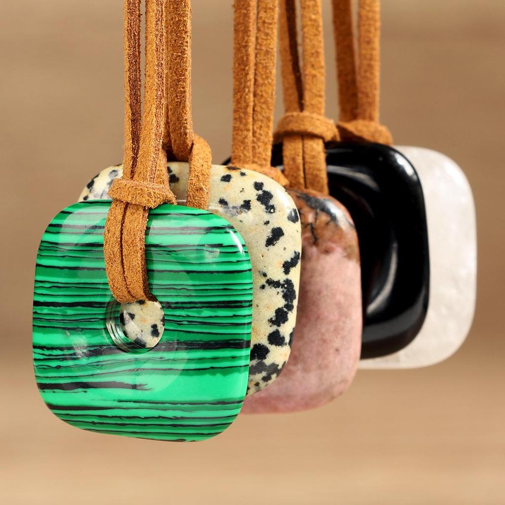 Collana con Ciondolo Quadrato in Pietra Naturale Stile Retro Europeo e Americano con Cordino in Velluto per Donna