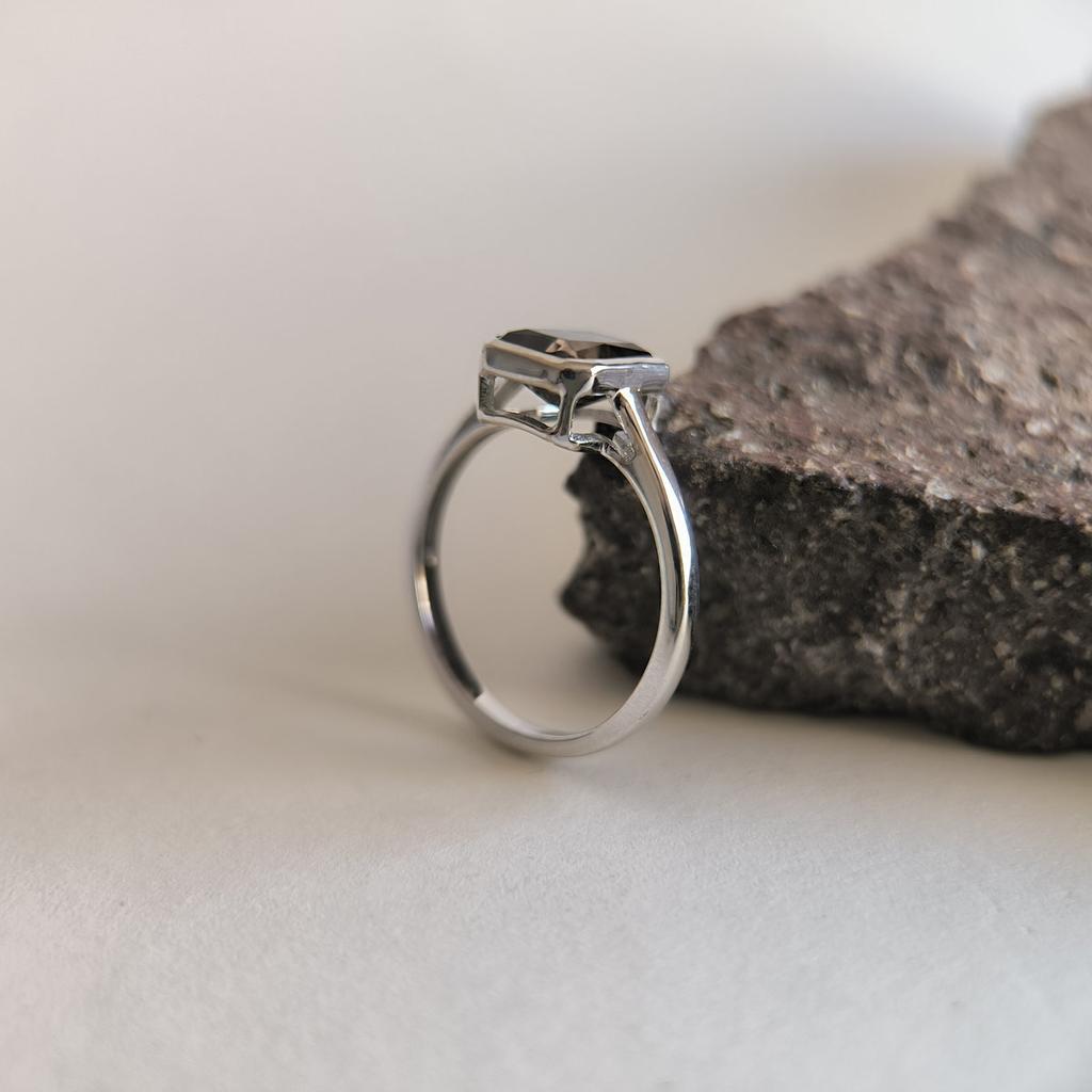 Серебряное кольцо с натуральным раухтопазом (дымчатым кварцем) 1.413ct, вес изделия 2,23 гр (2207245)