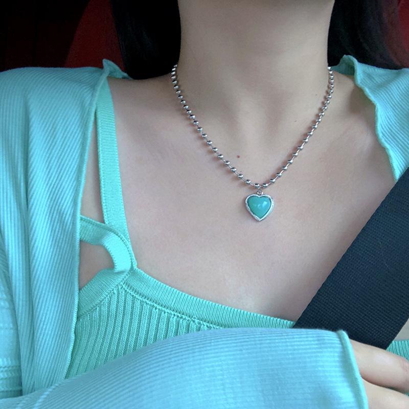 Elegant Metal Heart Clavicle Necklace for Women - Light Luxury Design