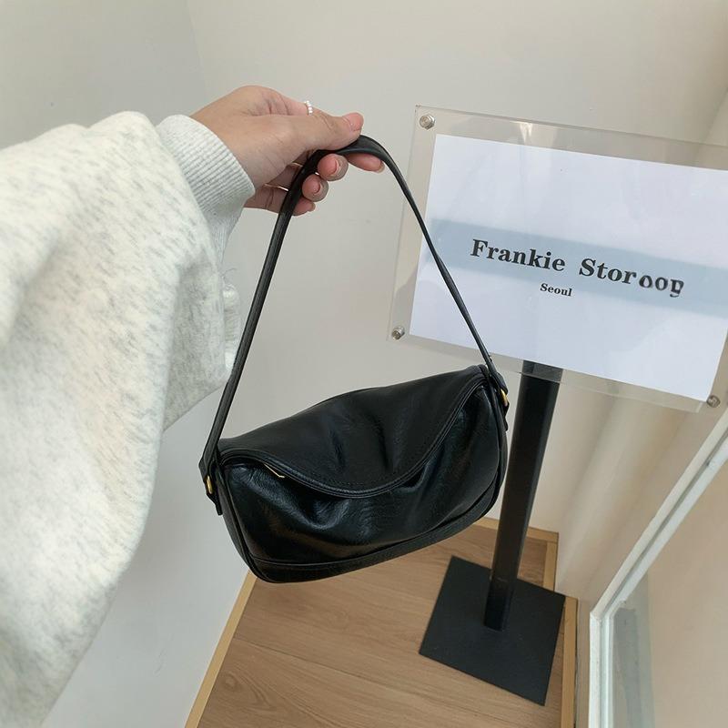 Niche design bag women's new autumn and winter Maillard retro shoulder underarm bag versatile messenger dumpling bag