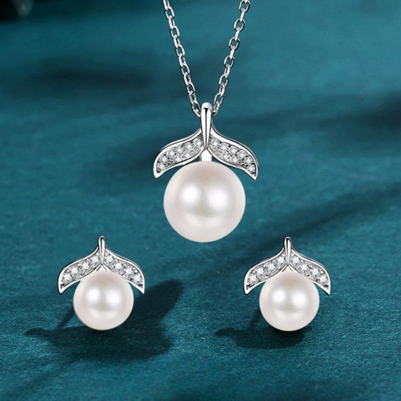 Luxury Pearl Jewelry Set: Elegant Necklace & Stud Earrings for Women
