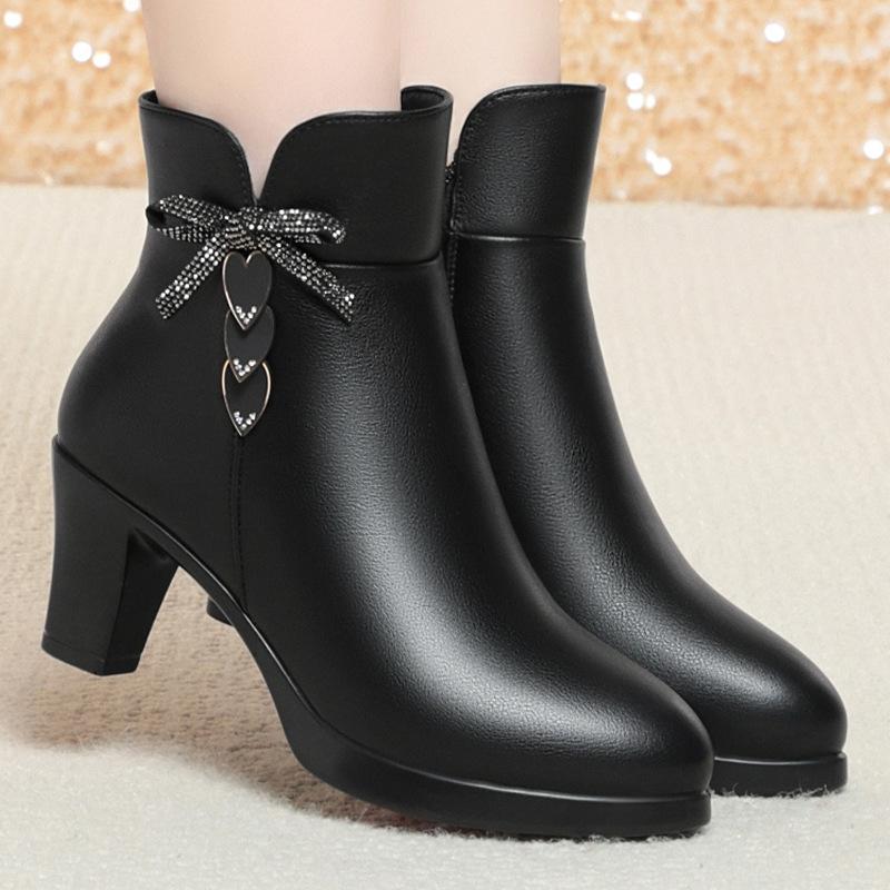 Mom shoes autumn and winter leather shoes, new velvet short boots and elderly winter shoes fashion boots comfortable leather cotton shoes