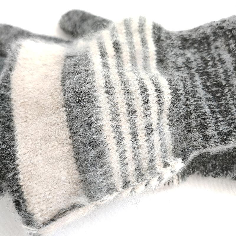New autumn and winter mohair men's full-finger gloves student full-finger thermal gloves drive DNU model