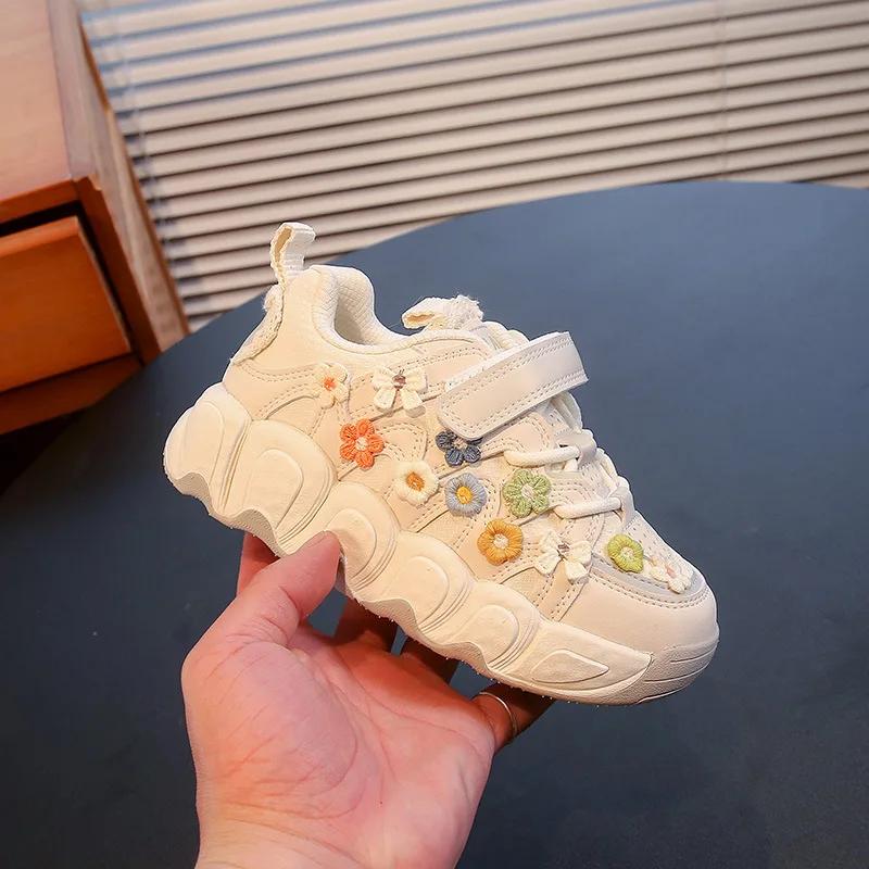 Kids Princess Shoes Thick Soft Sole Trendy Girls Sports Shoes Sweet Embroided 2024 New Fashion Children Sneakers with Flowers