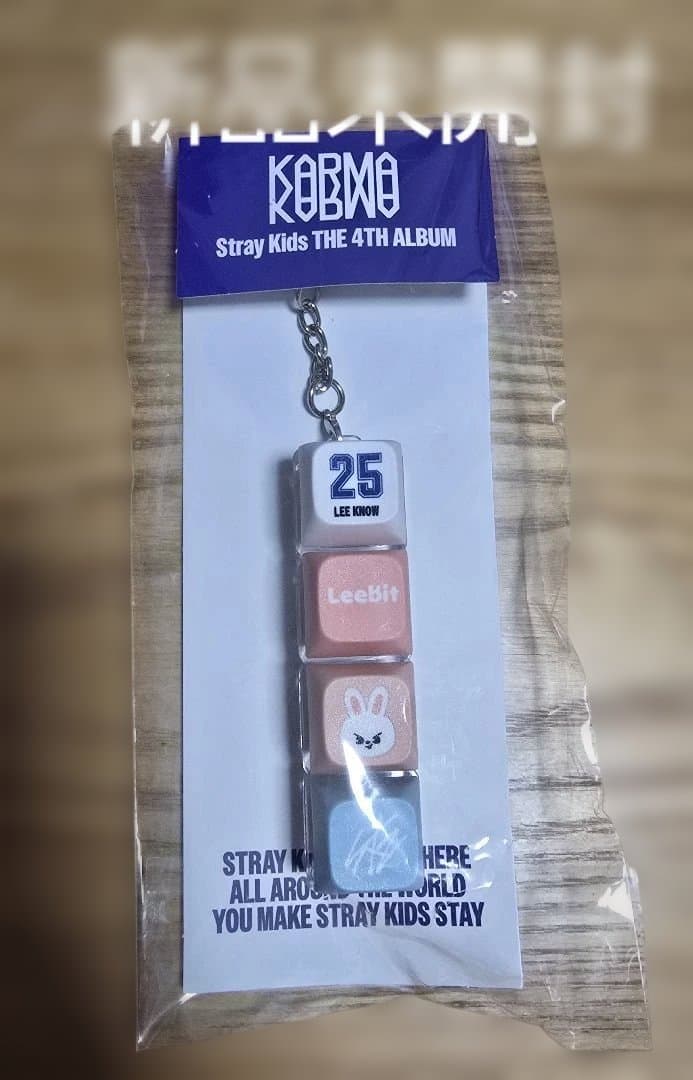 

[Б/У] Stray Kids Korea KARMA Pop-Up Брелок для ключей Рено