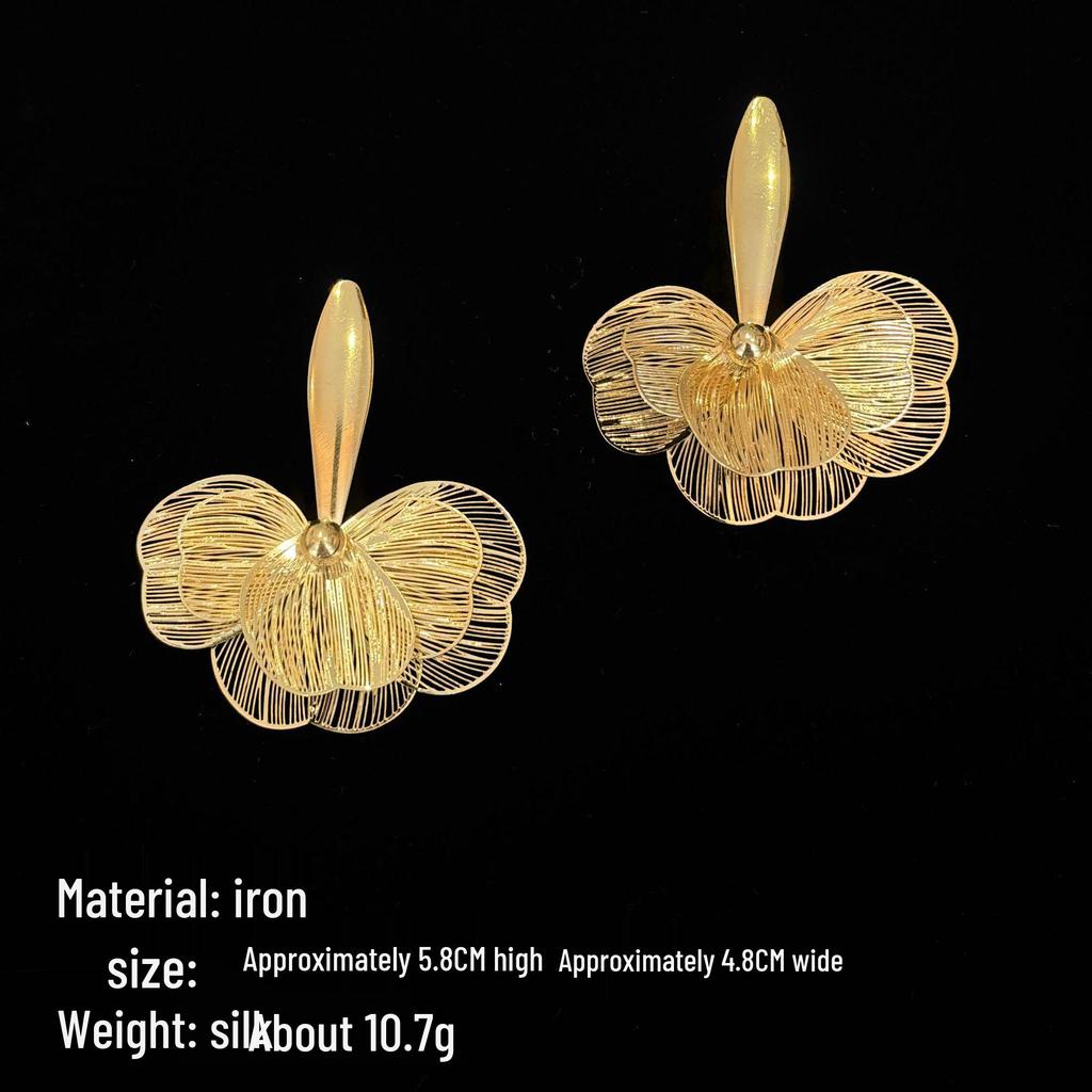Luxury Golden Flower Ear Cuffs: Stylish, Bold, Sweet Temperament Jewelry