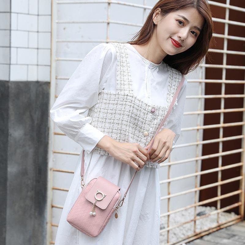 A new autumn and winter mobile phone bag woven pearl tassel bag cover type single shoulder oblique span small bag