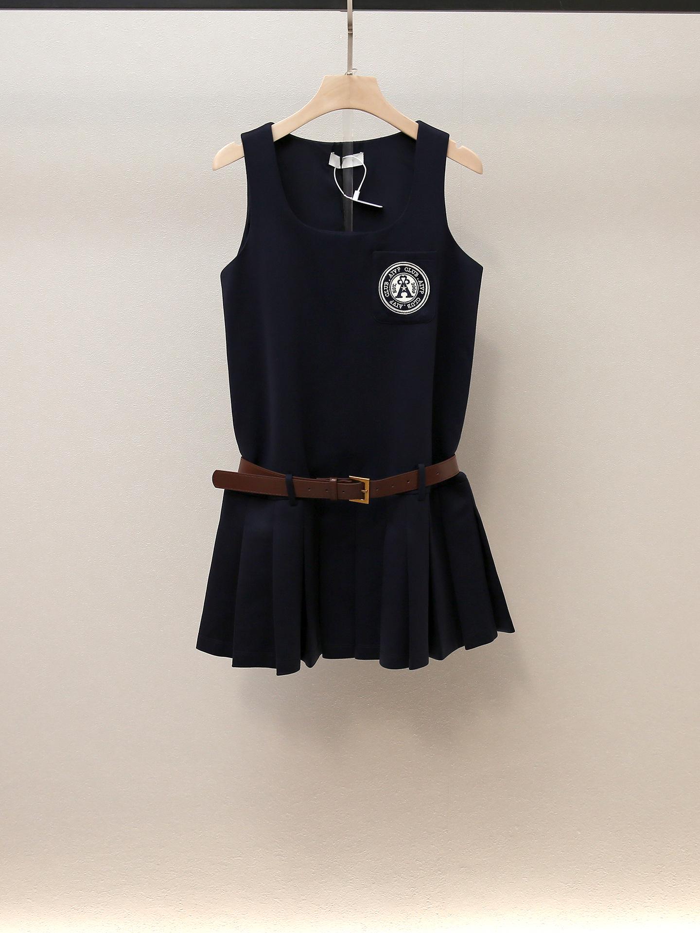 

Yili Zhuoya Autumn Korean College Style Pleated Patchwork Vest Dress with Square Neck and Embroidery Waistband. Medium темно-синий