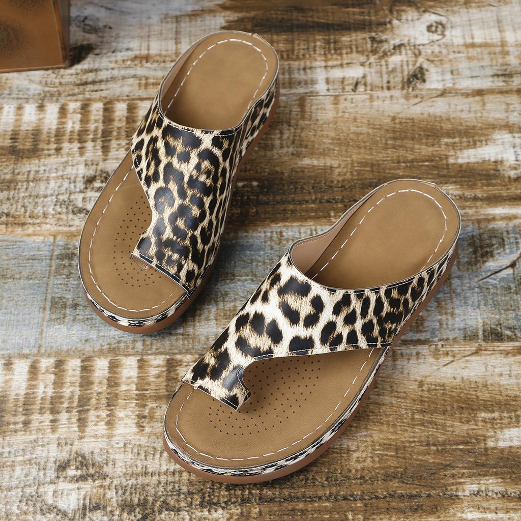 European and American casual round head leopard print snake pattern women's slope heel slippers 2024 summer new foreign trade large size finger s