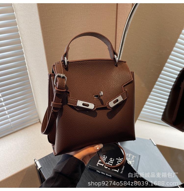 

Premium sense retro small bag women s bag 2025 new winter versatile messenger mobile phone bag fashion super hot handbag