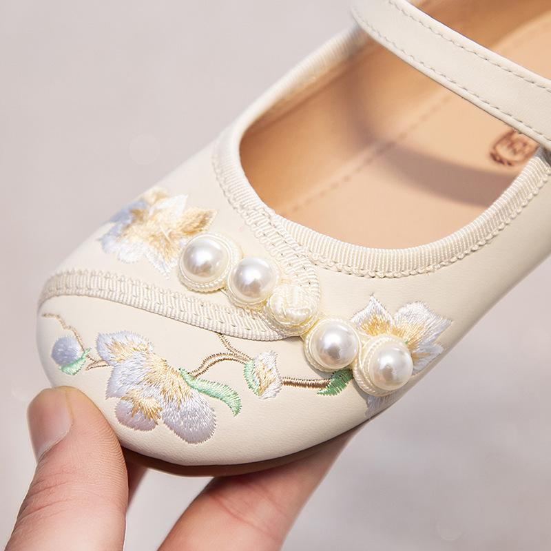 Girls' Hanfu Shoes Winter Children's Leather Shoes2026New autumn and winter baby traditional-style shoes, single shoes with ancient-style embroidery