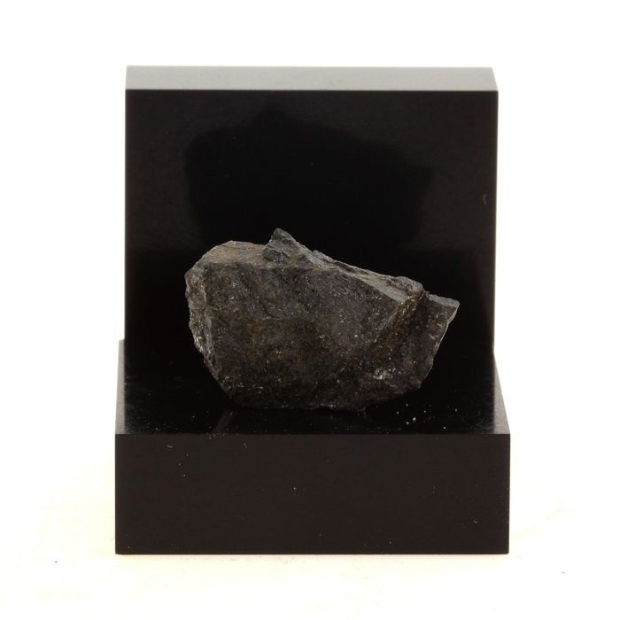 Pierres et Minéraux. Geikielite. 19.9 ct. Lanark, Ontario, Canada.