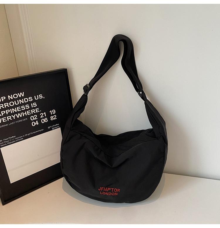 Commuter Large-capacity Bag Women 2025 New Simple Shoulder Bag Fashion Casual Messenger Cloth Bag Dumpling Bag