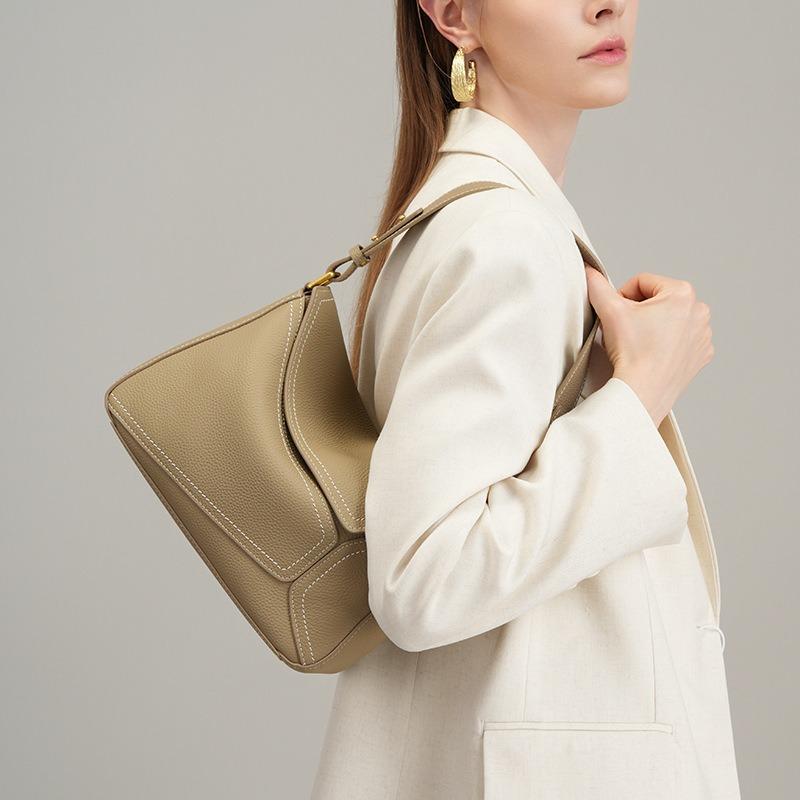 First layer cowhide pillow bag fashionable and versatile design sense niche messenger bag underarm portable leather new shoulder bag