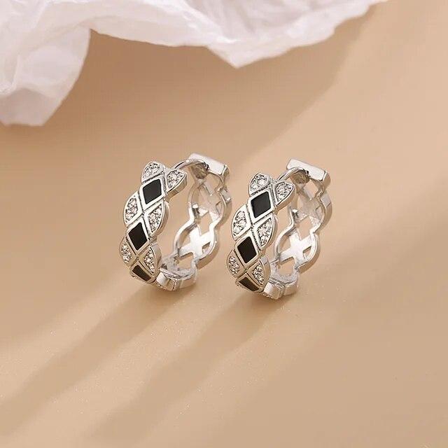 

ANENJERY Sparkling Pave CZ Hoop Earrings for Girls Весільні модні прикраси Мінімалістичний подарунок фіолетовий