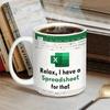 Fissato di Excel a letto, Tazza bianca, Caffè e tè per la colazione, Bicchiere d'acqua, Regalo di Natale, Calze della Befana