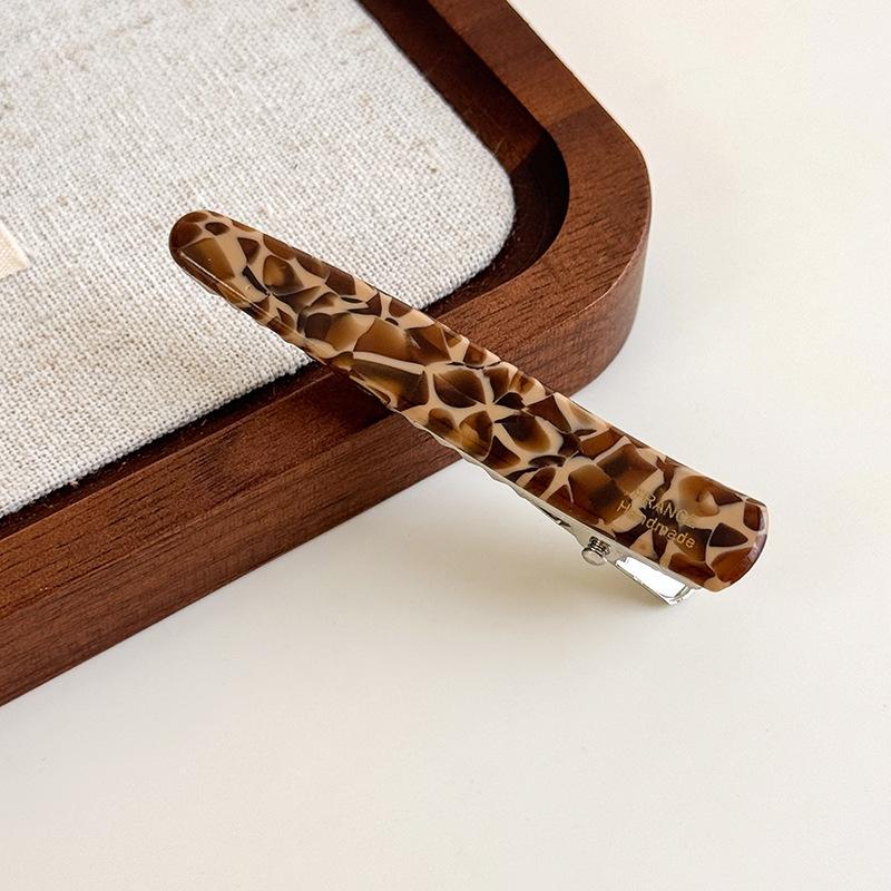 Eine Nische Retro High-End Acetat Wassertropfen Haarspange Pony Seitenclip Einreihige Entenschnabelspange High-End Leichter Luxus Haarclip für Frauen