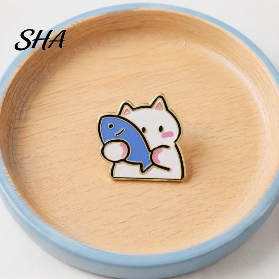 Enamel Kitten Brooch Holding Fish Cartoon Cat Brooch, Alloy Badge Pin, Metal Clothes Animal Clothing Accessories for Backpacks Hats Scarves Jackets