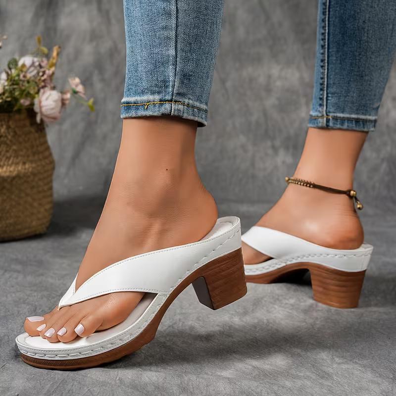 2026 new high-heeled flip-flops women's outdoor thick-heeled sandals women's lightweight plus size summer slippers