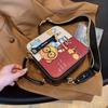 Mini-Handtasche mit süßem Bärenmuster, quadratische Umhängetasche mit Cartoon-Muster, mehrlagige Schultertasche für Damen