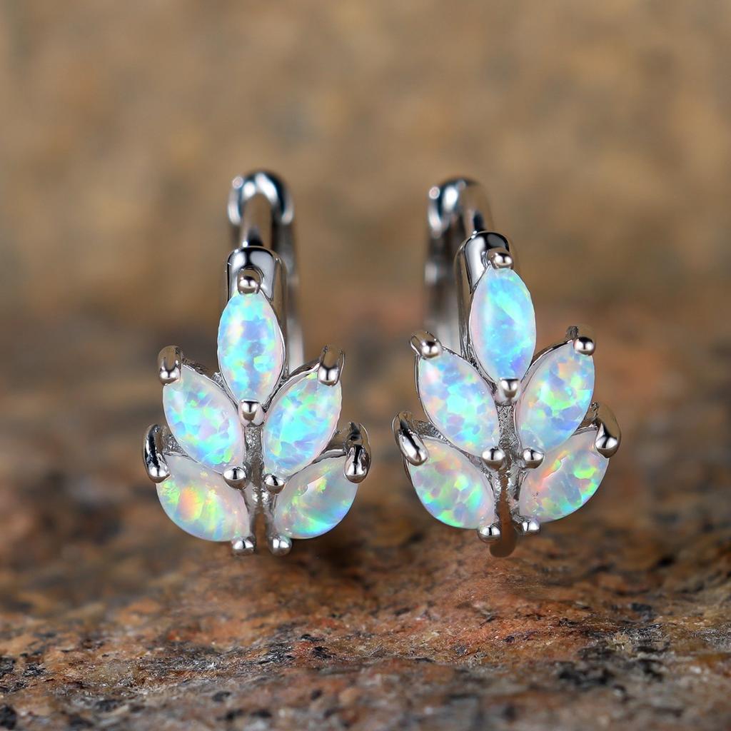 5 Niche Horse Eyes Simple Leaf Design Ear Buckle for Women Versatile Personalized Retro Style