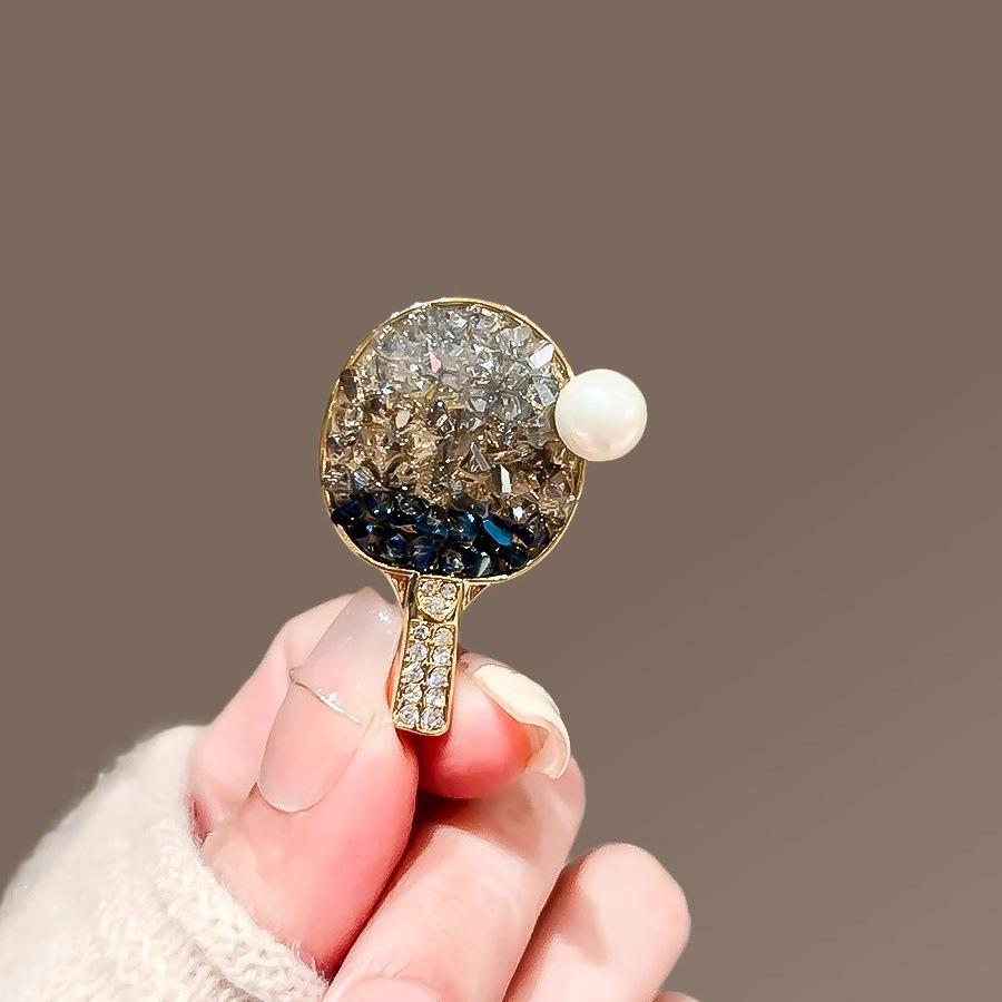 Crystal Ping Pong Racket Brooch - Trendy National Style Lapel Pin, Light Luxury Versatile Corsage Accessory