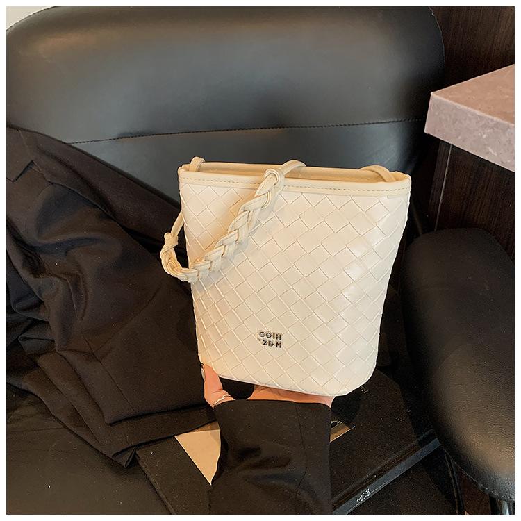 

Летняя новая высококачественная текстурная портативная сумка-ведро женская повседневная простая и универсальная на плечо через плечо белый